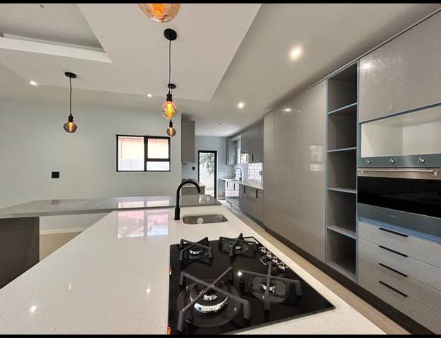 5 BEDROOM HOUSE FOR SALE IN MELODIE